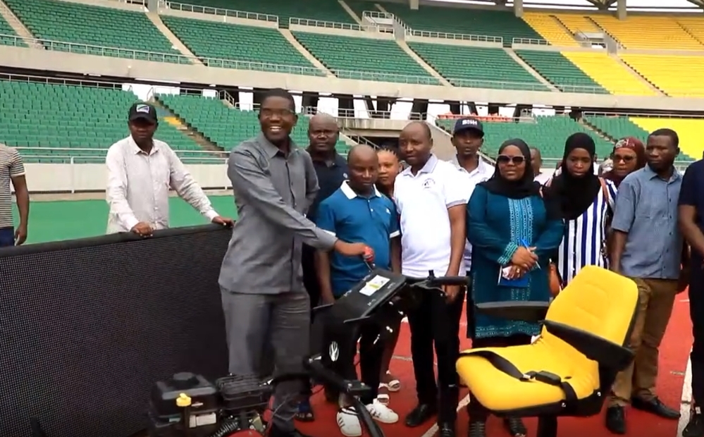 DeNaiYou Multifunctional Single-Blade Rotary Lawn Mower Assists in the Turf Maintenance of African Football Fields