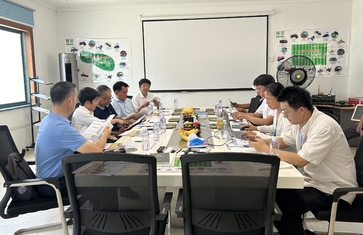 Thai Client Visits Denayou for On-site Inspection of Turf Maintenance Equipment, Observes Field Performance Demonstrations