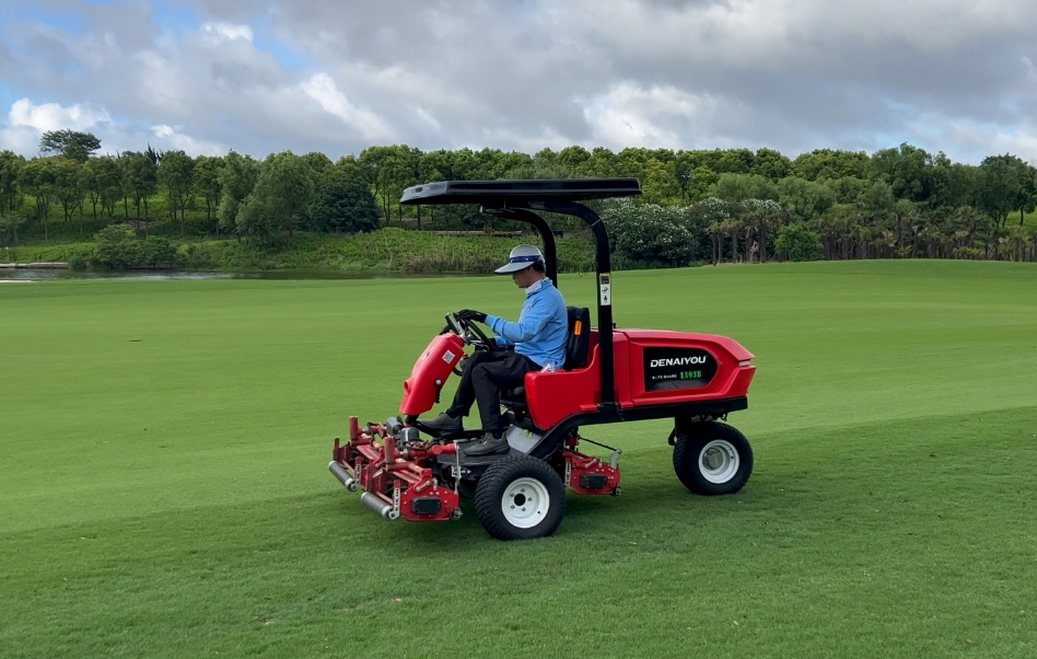 Comprehensive Analysis of Turf Maintenance Equipment for Football Pitches