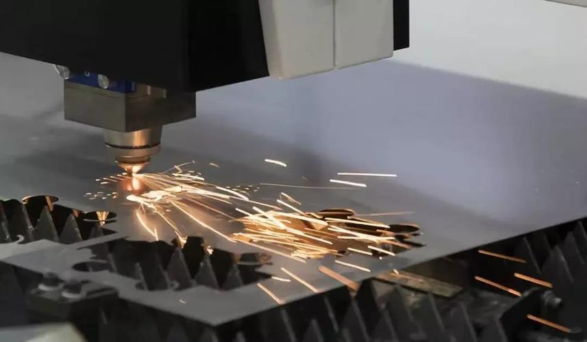 Máquina de corte a laser de chapas: precisão e eficiência
