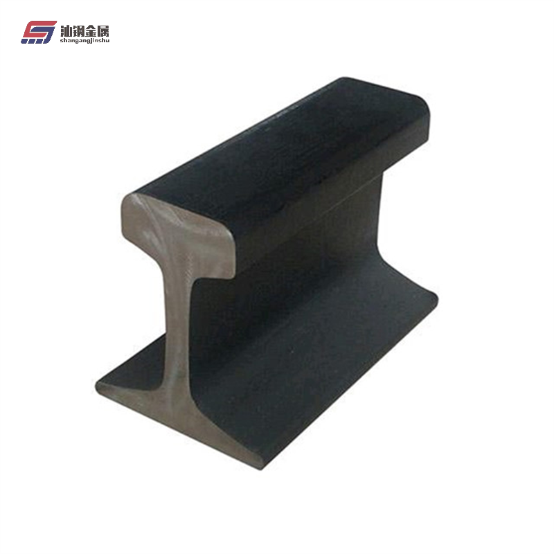 Стальной рельс 