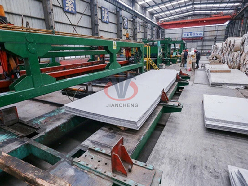 Hot rolling straightening machine