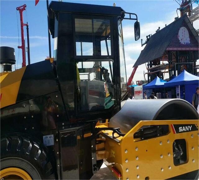 Sistema de vibración de doble motor y bomba doble para apisonadora