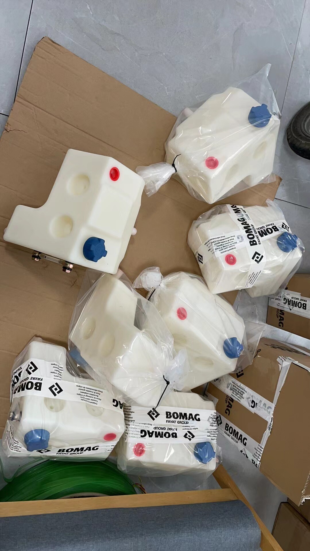 Rodillo compactador Bomag BW211D 06550084 Tanque de agua original 