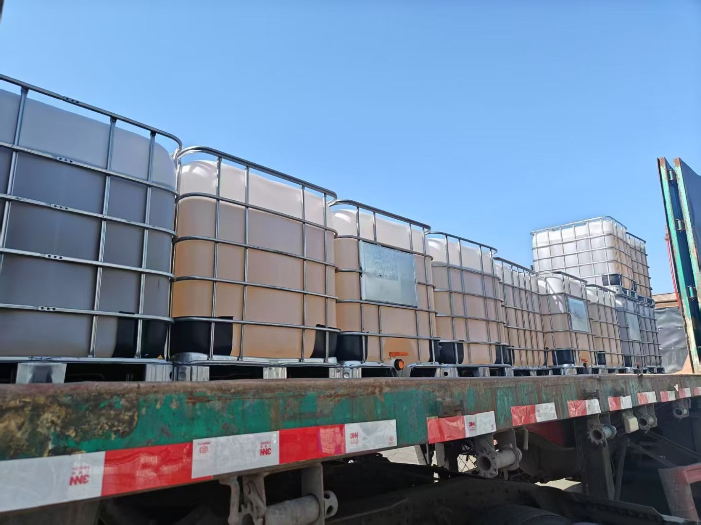 What is the pH range of polyamine products