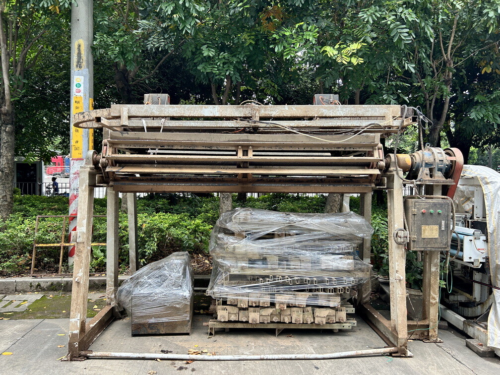 青岛政田盘20排拼板机(双液压扳手）