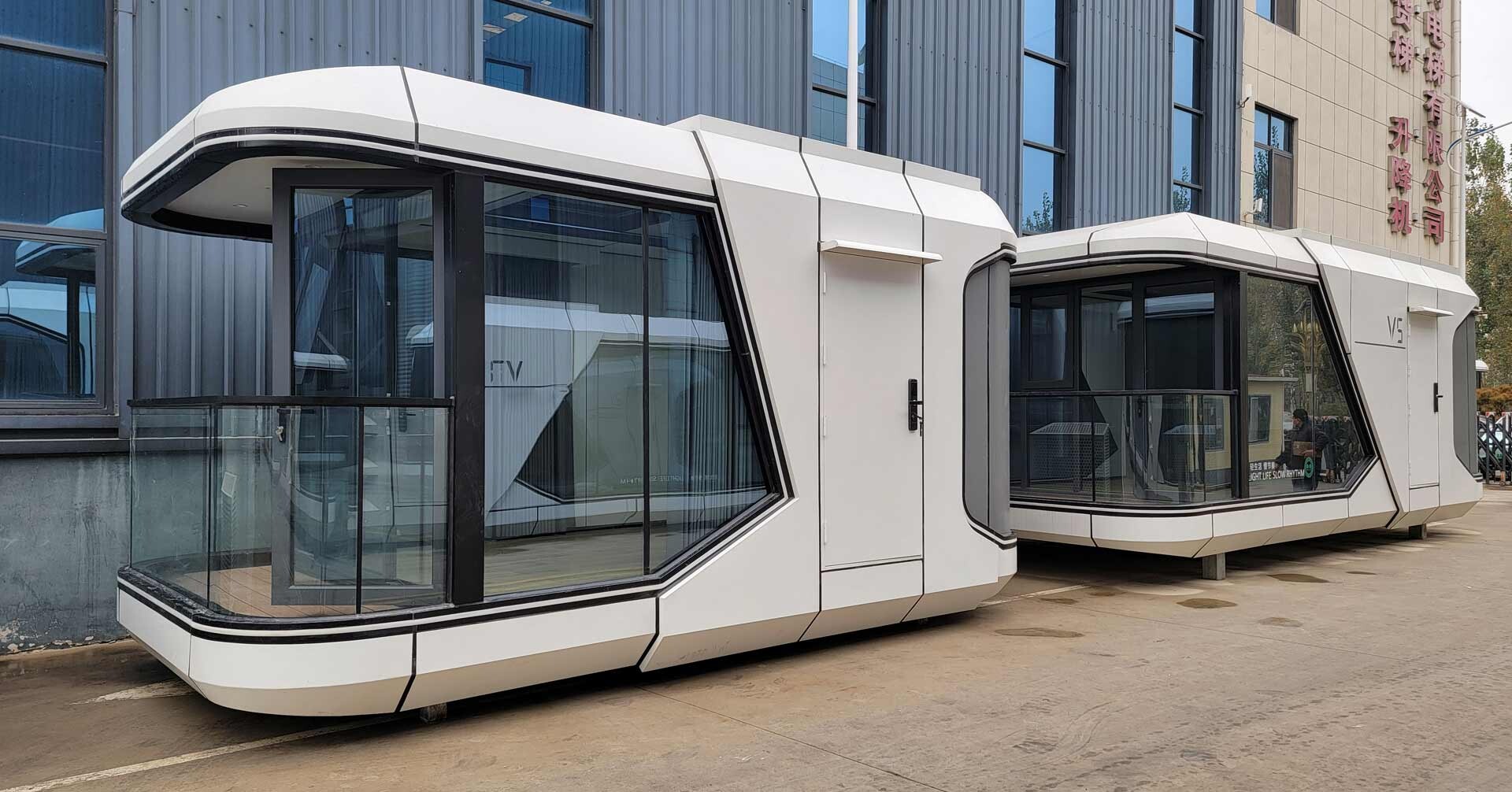 Domestic clients come to SUNINN factory to visit and order V5 capsule houses Domestic clients come to SUNINN factory to visit and order V5 capsule houses