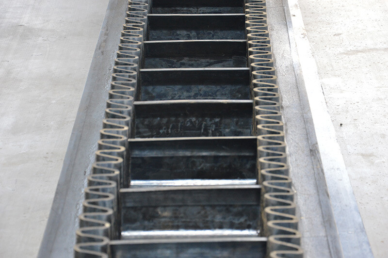 Конвейер с большими волнистыми волнами