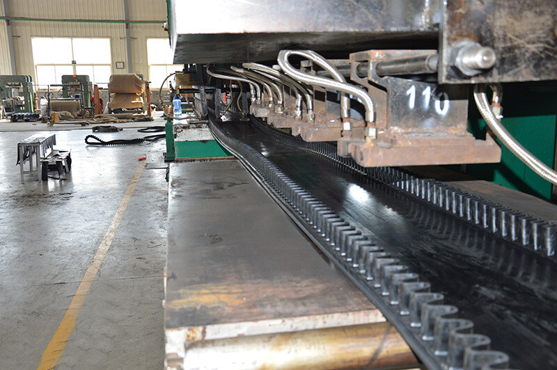 Конвейер с большими волнистыми волнами