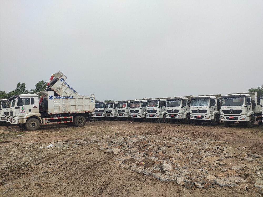 SHACMAN L3000 4×2 Volquete