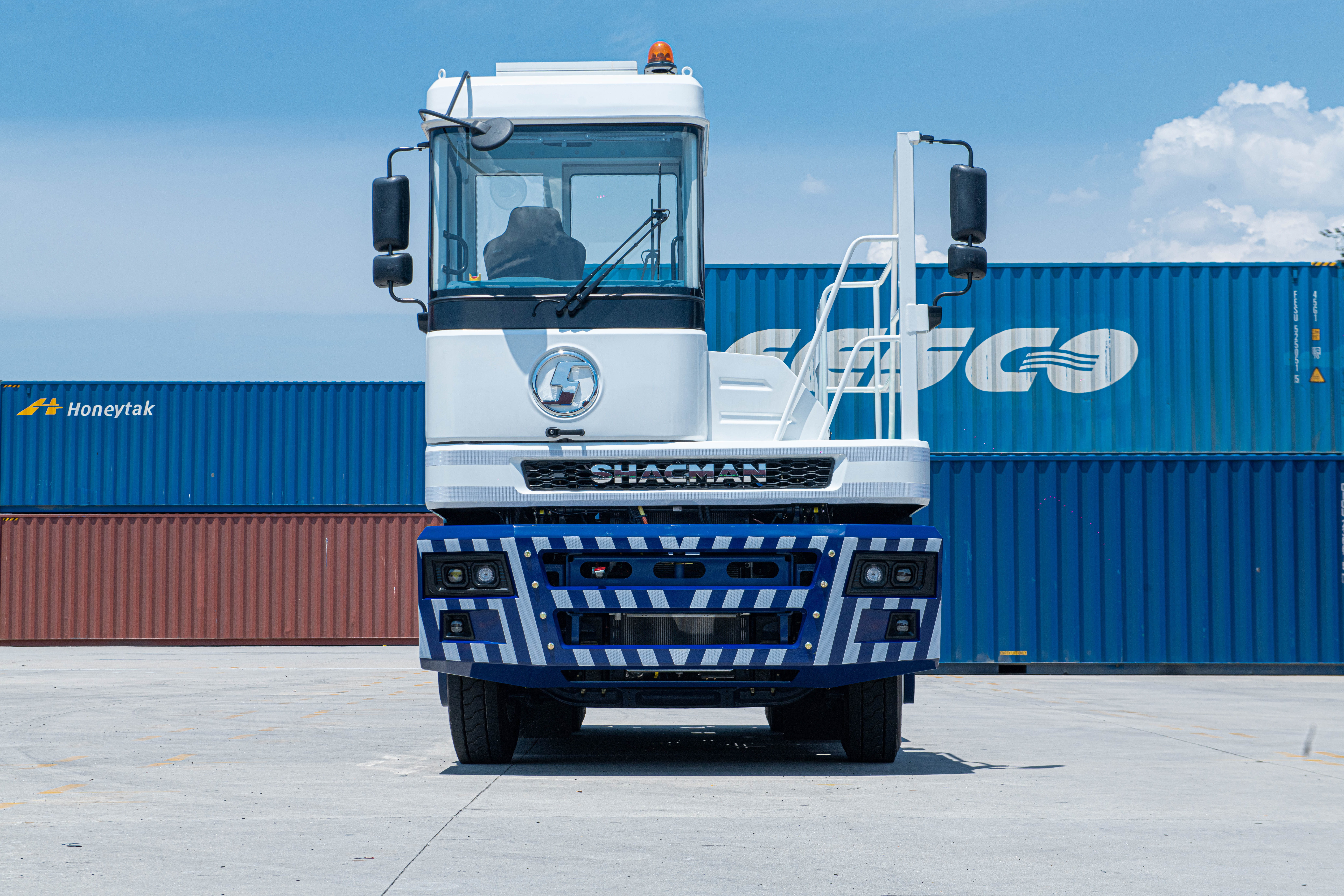 SHACMAN 4×2 Terminal Truck