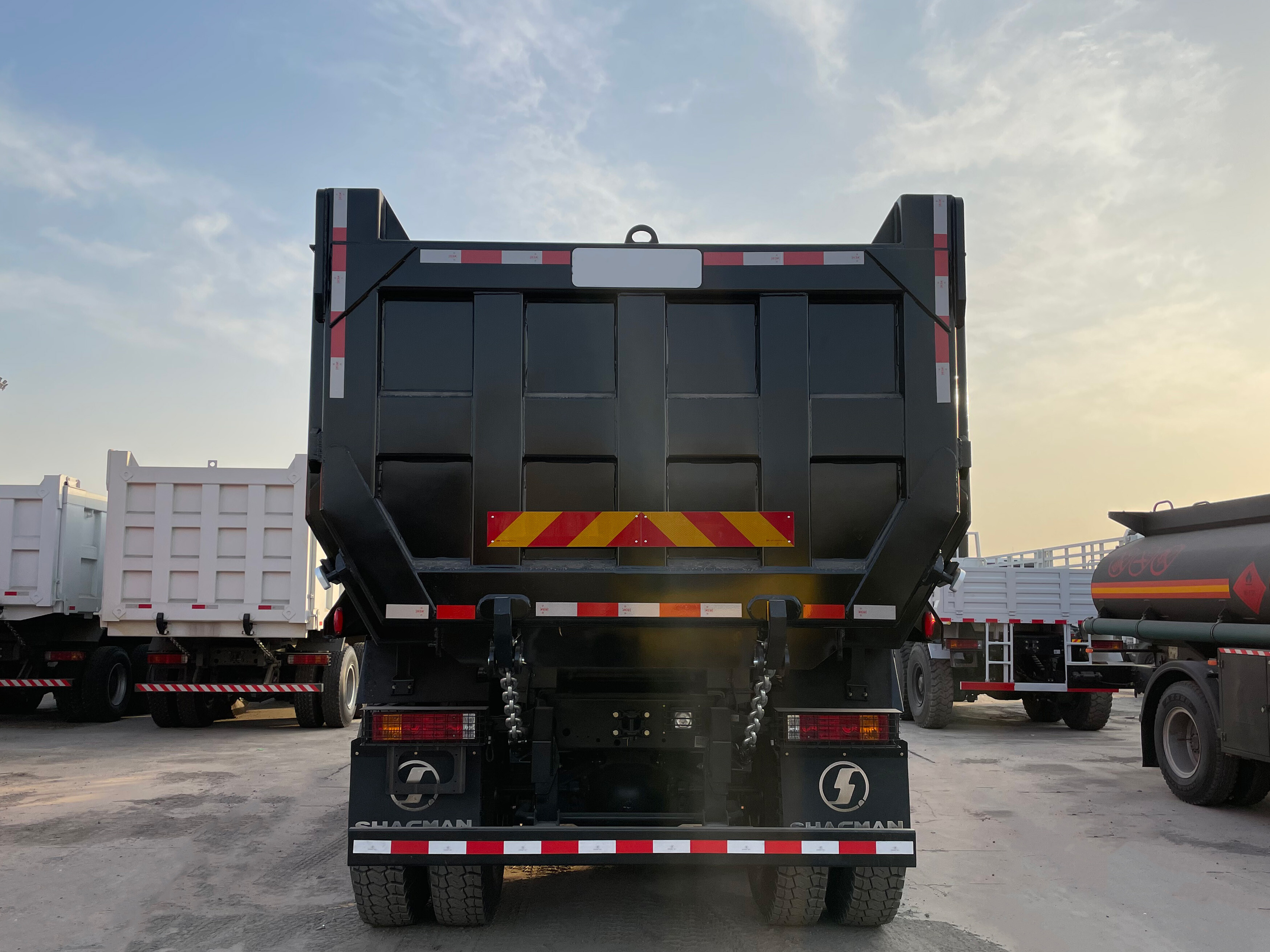 SHACMAN X5000 6×4 Volquete