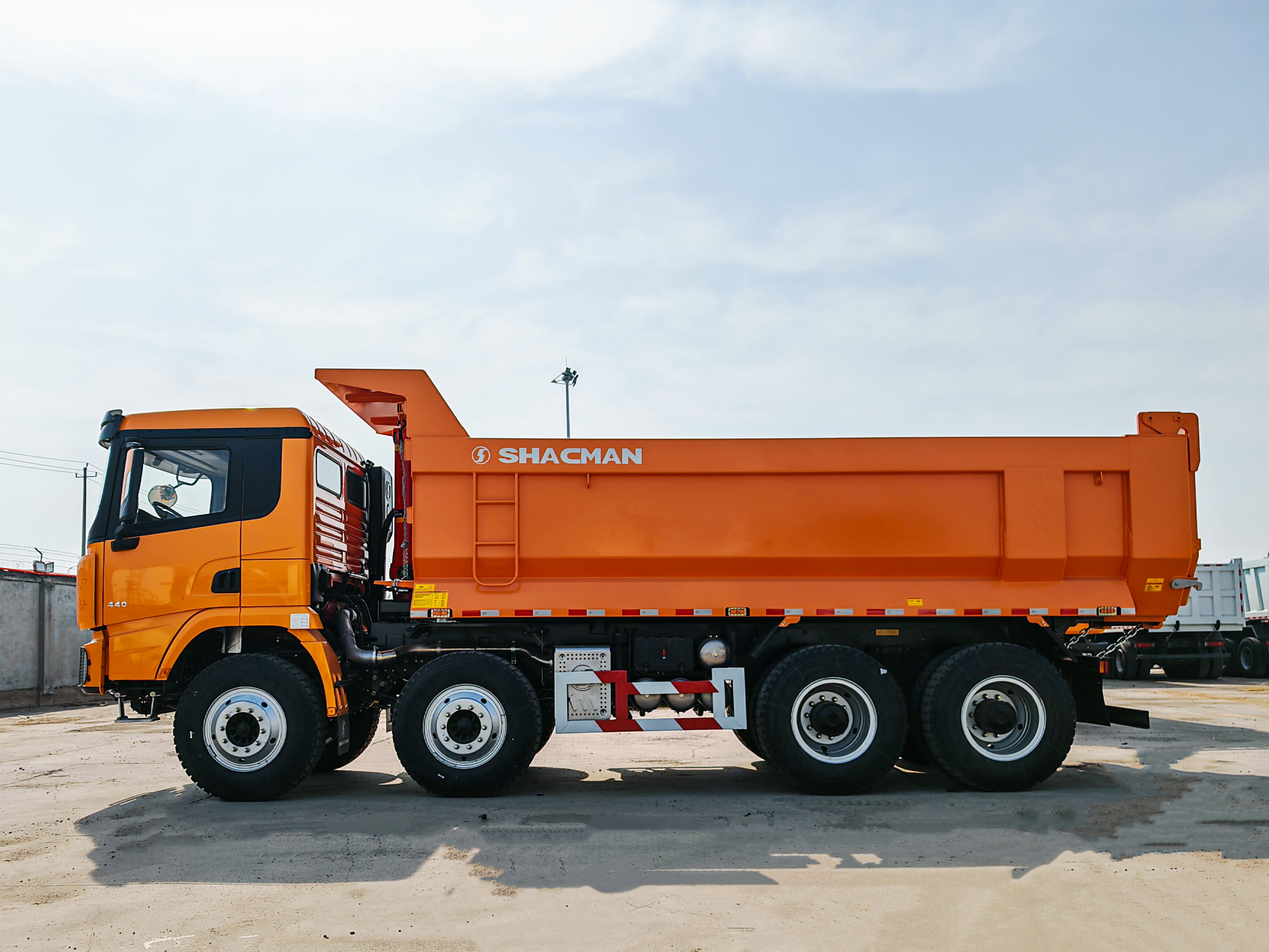 Camión volquete SHACMAN X3000 8×4