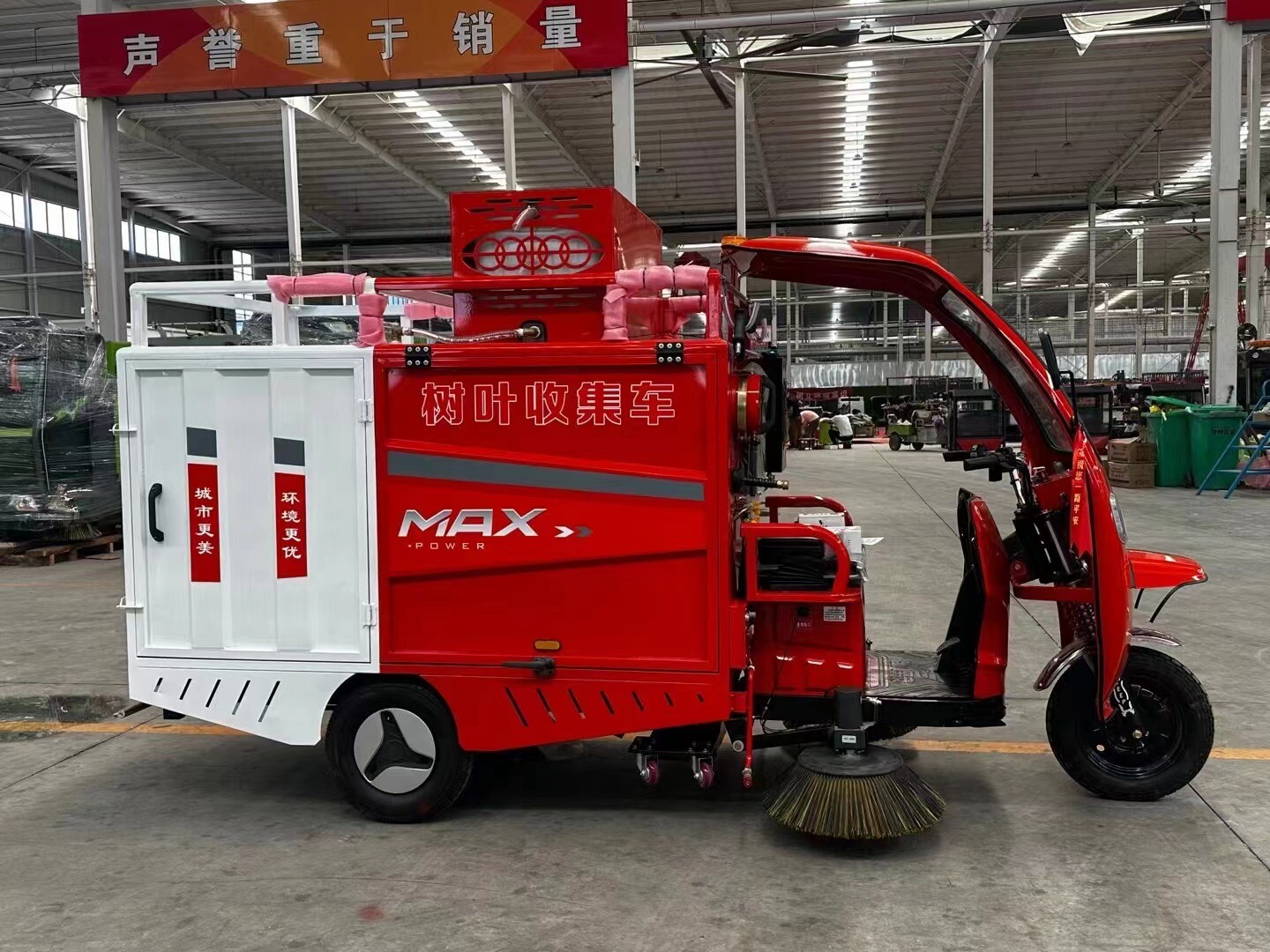Электрическая 3-колесная машина для очистки пластиковых полов подметально-уборочной машины