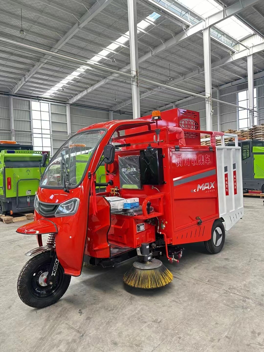 Электрическая 3-колесная машина для очистки пластиковых полов подметально-уборочной машины