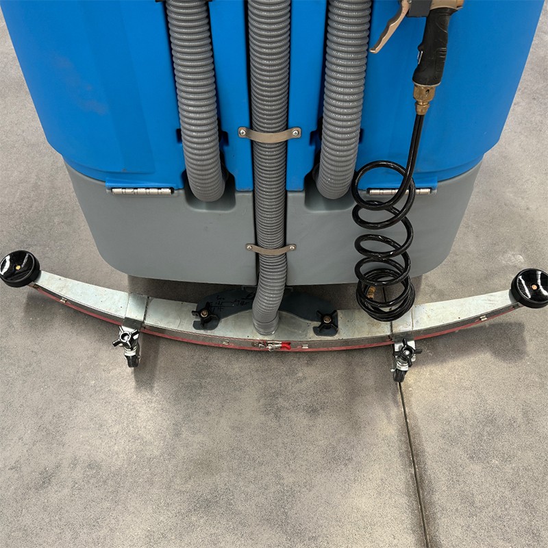 LH-1230 Heavy-Duty Industrial Scrubber (6) LH-1230 Heavy-Duty Industrial Scrubber (6)