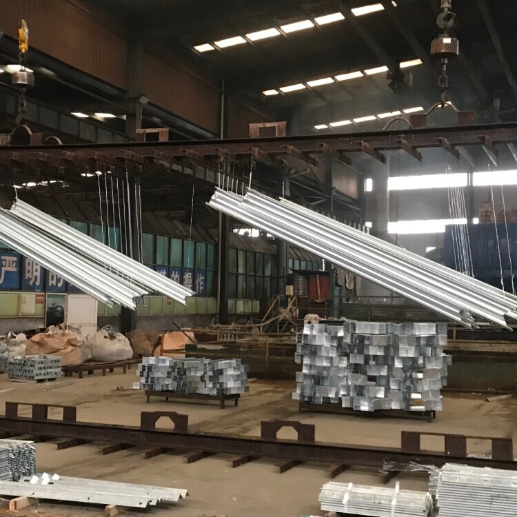 Postes electricos galvanizados