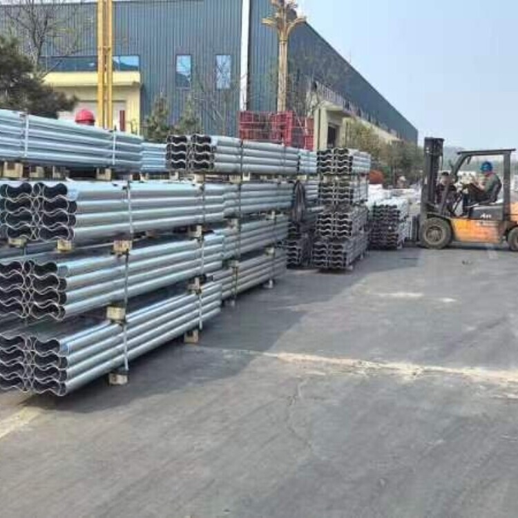 Postes electricos galvanizados