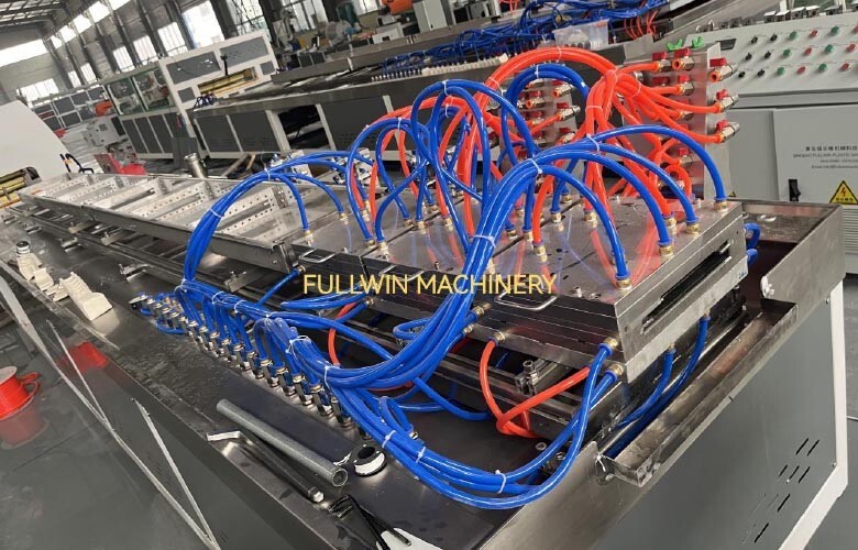 1721011311671303856508780544.jpg PVC:WPC Door panel:Door frame Production Line