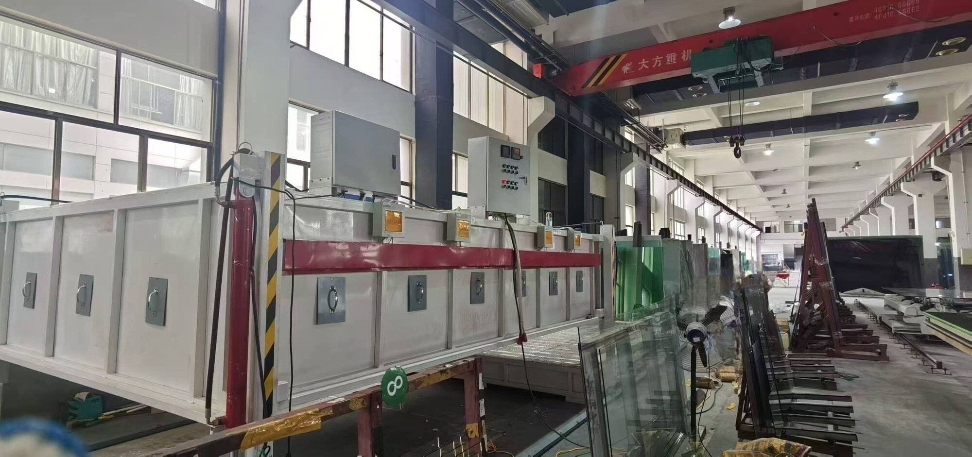 Машина для горячей гибки стекла, машина для гибки стекла в форме