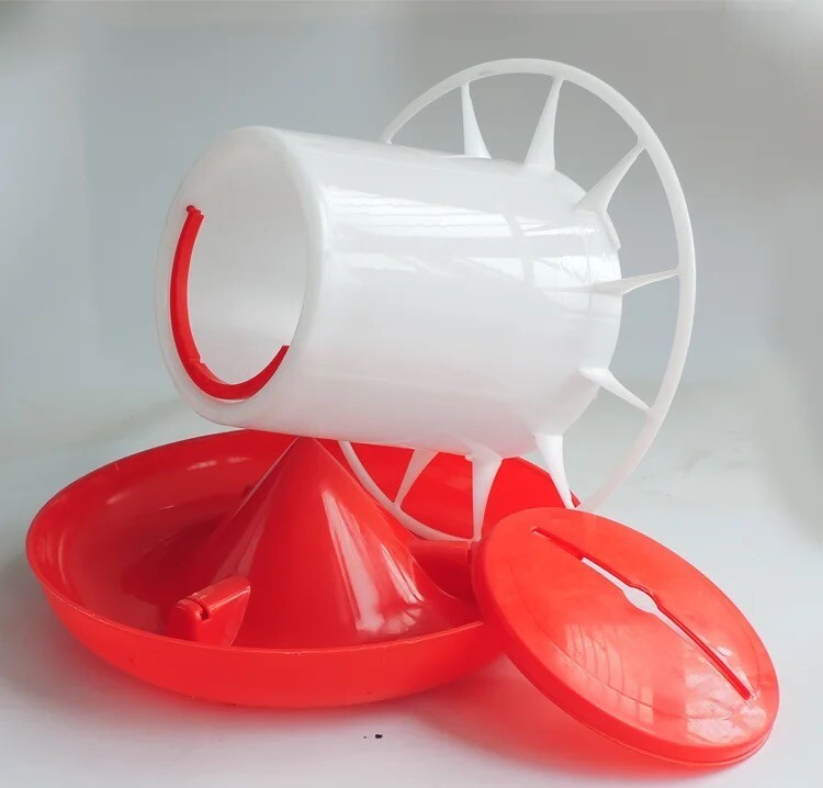 chicken feeder (5).jpg