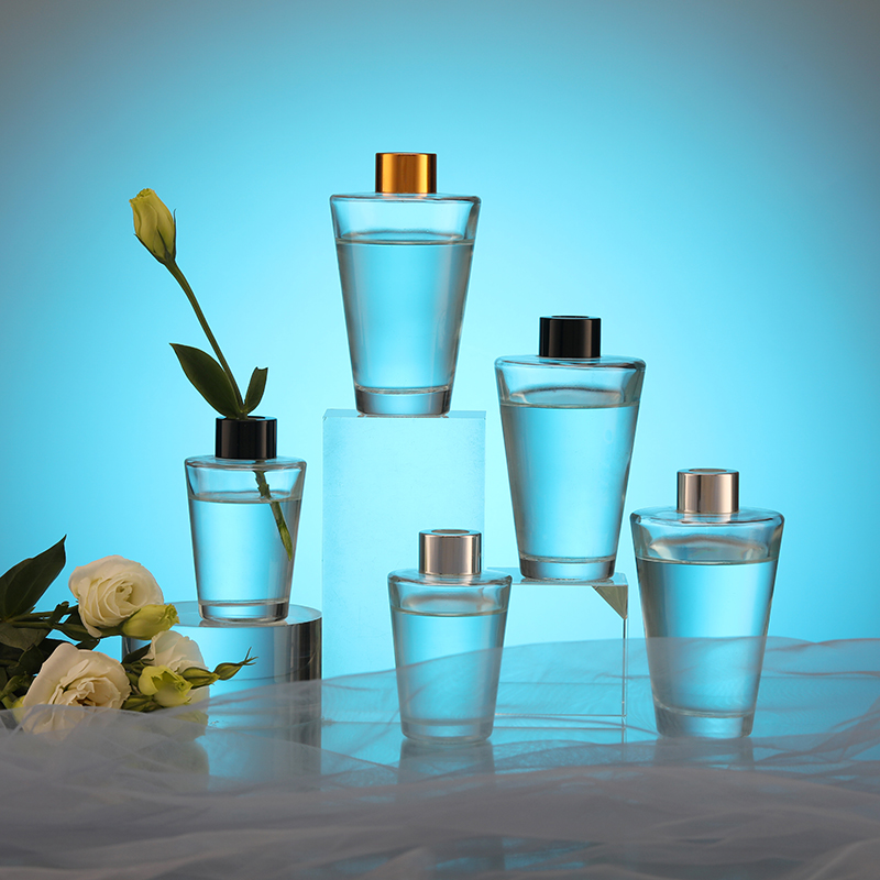 Botella de aromaterapia en forma de cono invertido