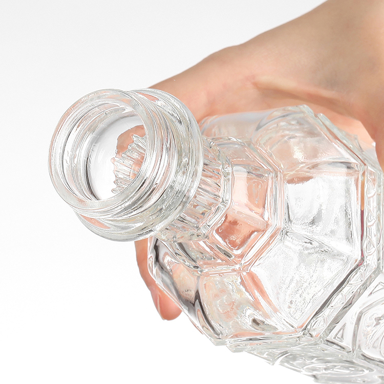 Mini botella de pequeña capacidad con patrón fino.