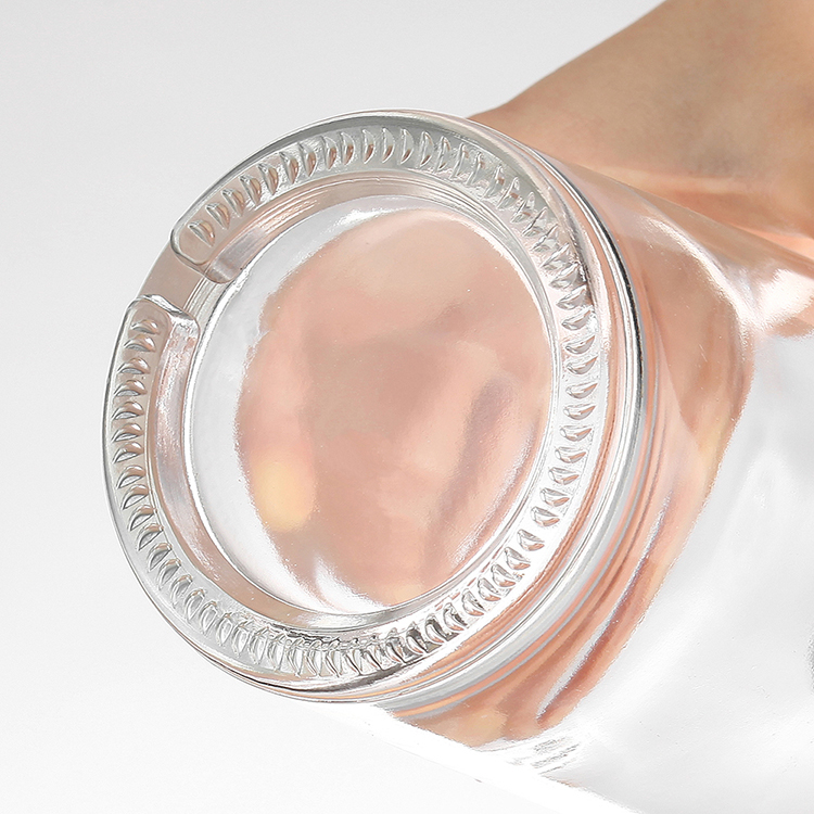 Botella de cristal de whisky Bourbon con corcho.