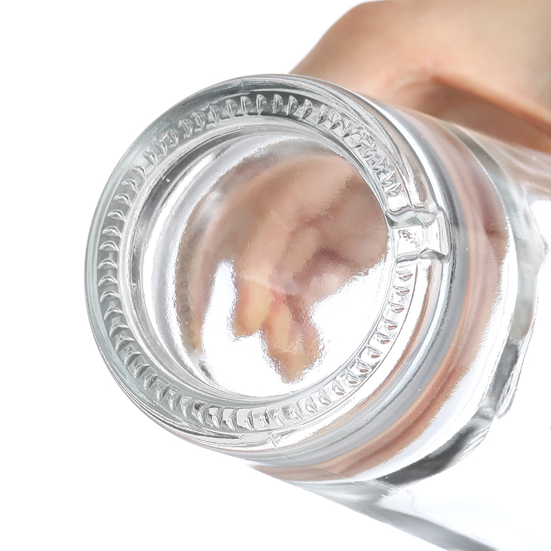 Botella de whisky con hombro ligeramente ancho.