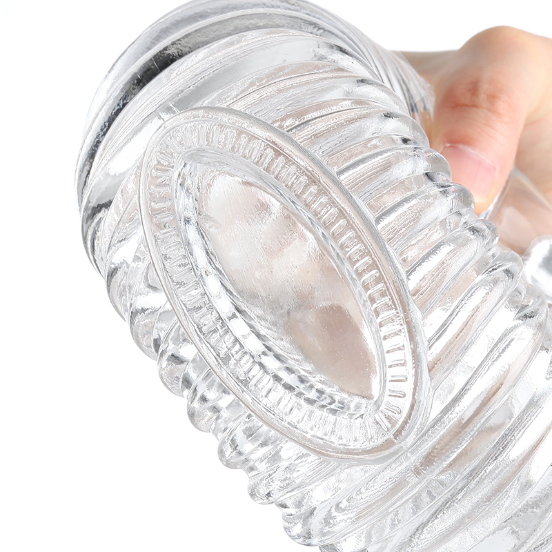 Botellas de cristal de brandy de forma clásica con tapa.