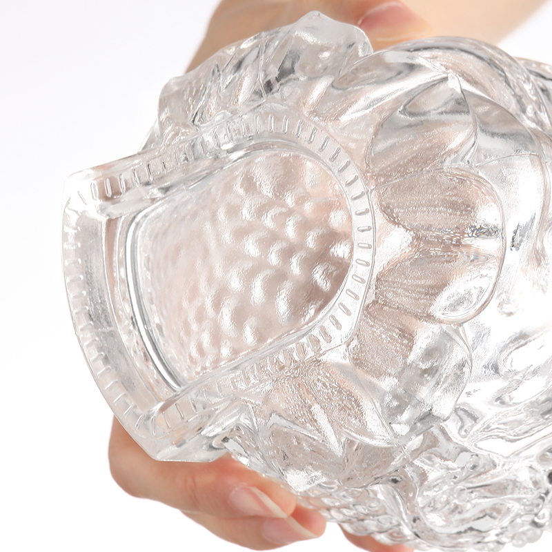 Botella de cristal transparente con forma de cabeza de Buda.