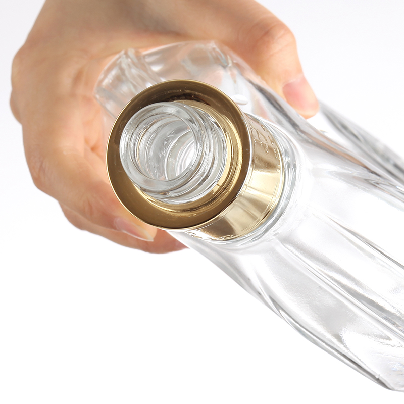 Botellas de vidrio de licor de brandy en relieve delicadas hechas a mano