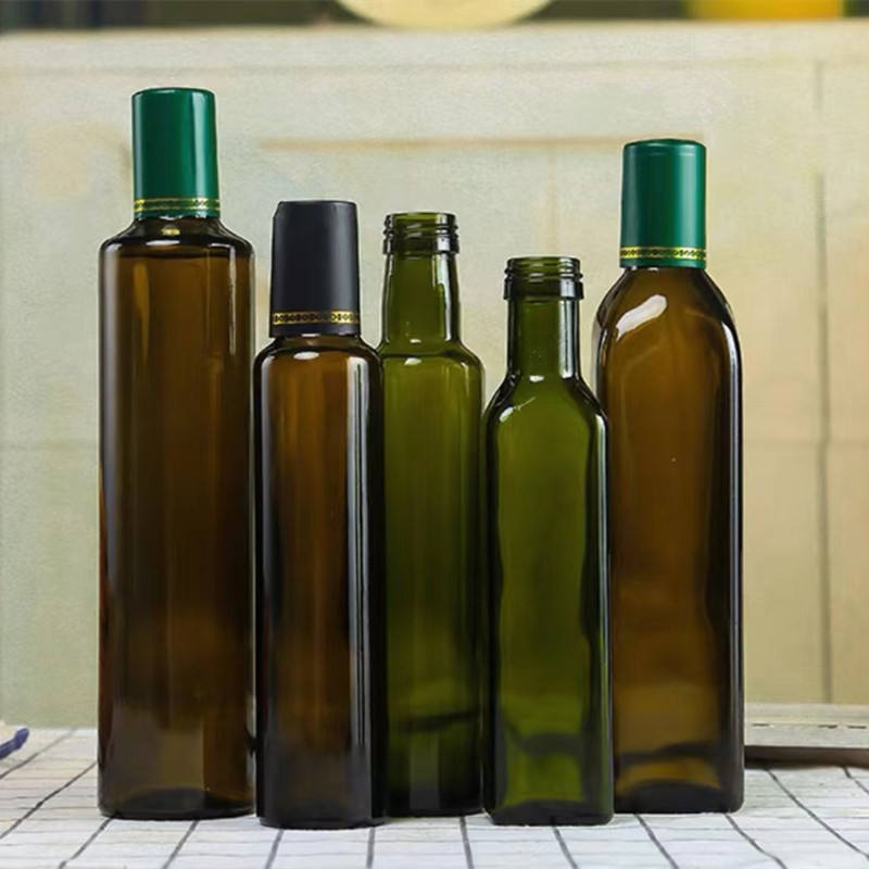 Botella de vidrio transparente ámbar verde y marrón para aceite de oliva.