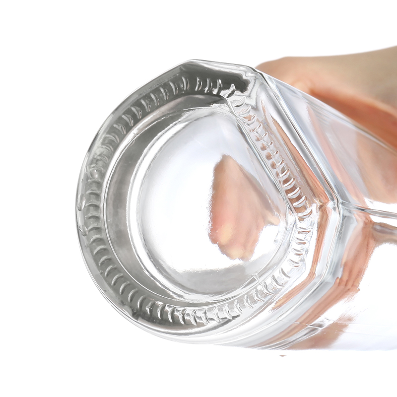 Квадратная бутылка для ликера с длинным горлышком