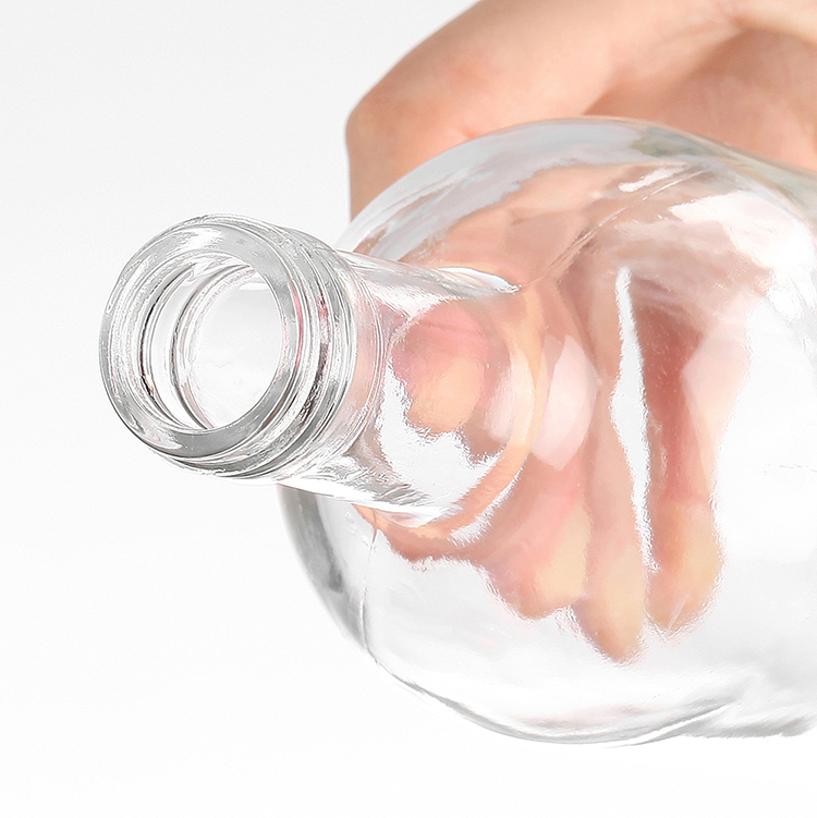 Стеклянная бутылка для виски с индивидуальной этикеткой