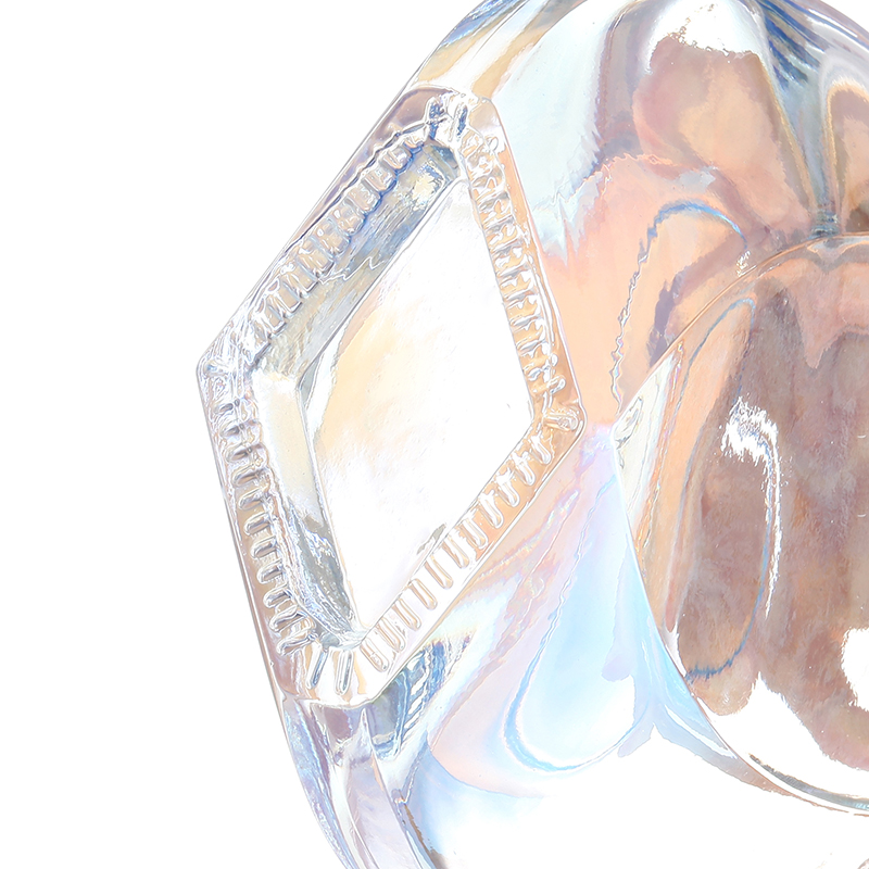 Яркая бутылка элитного бренди