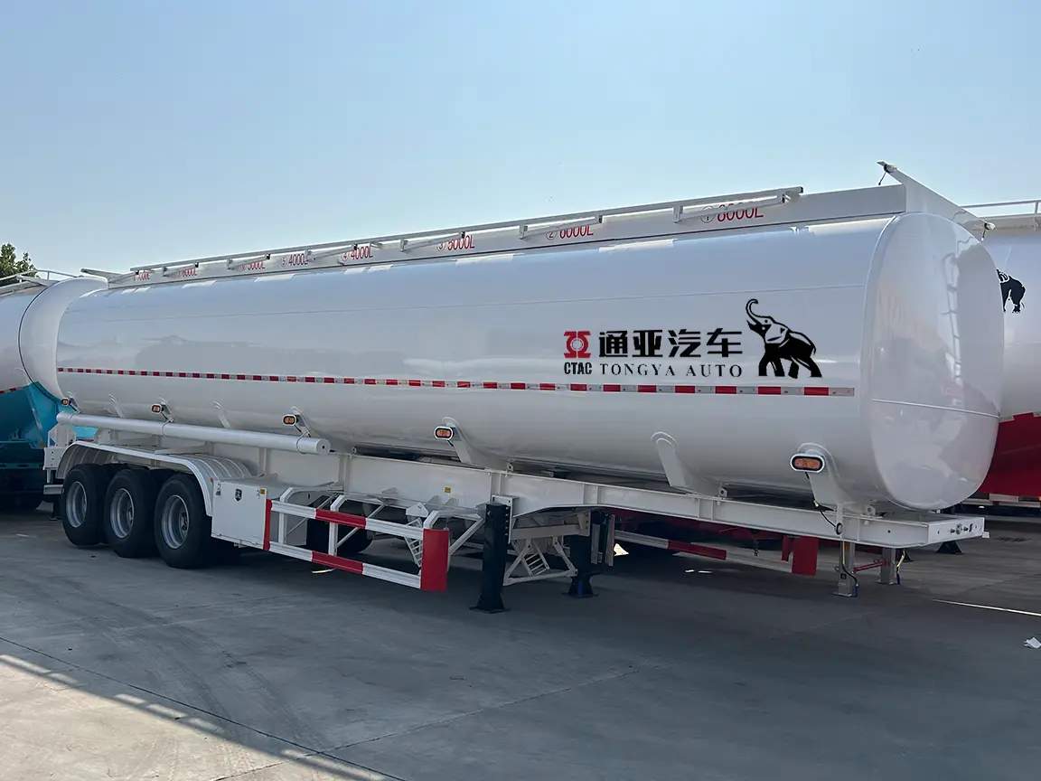 Semirremolque cisterna de combustible de 45.000 litros, 8 compartimentos y 3 ejes, tipo viga