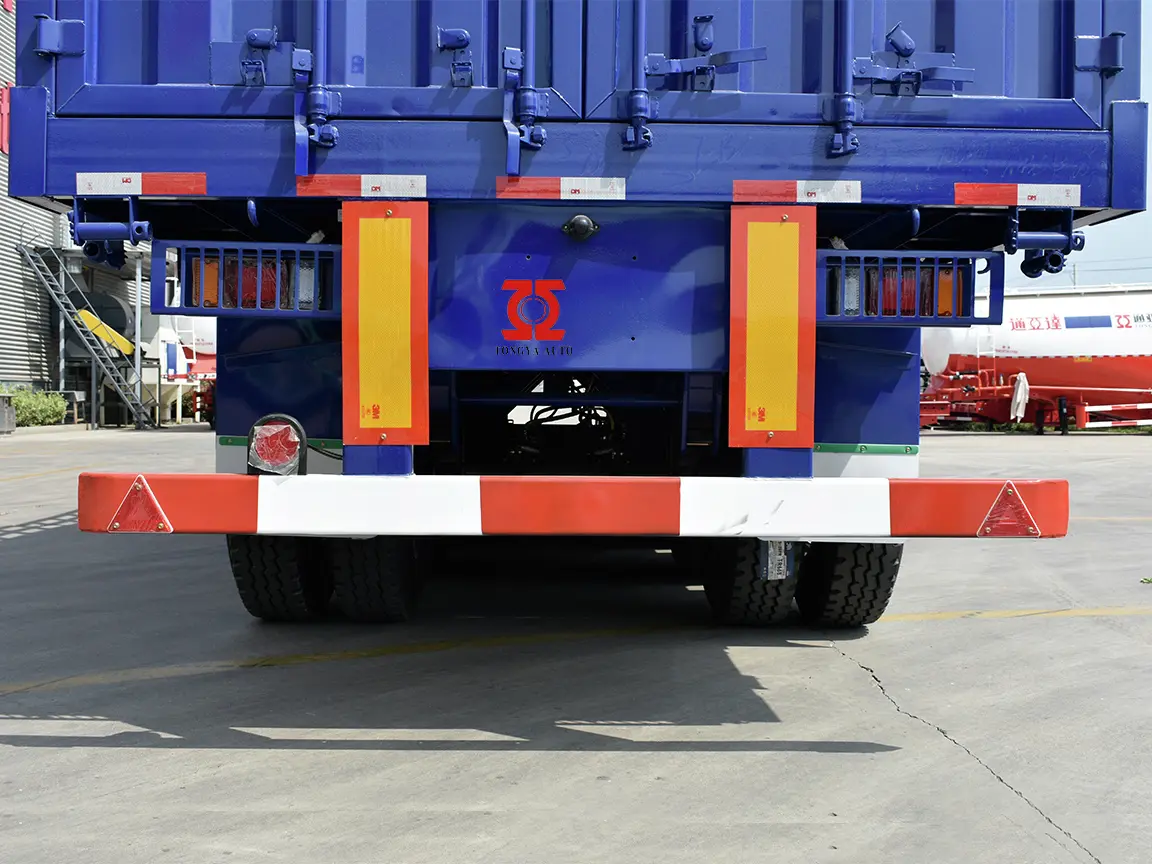 Semirremolque de plataforma con laterales de rejilla para transporte de carga a granel, de 4 ejes