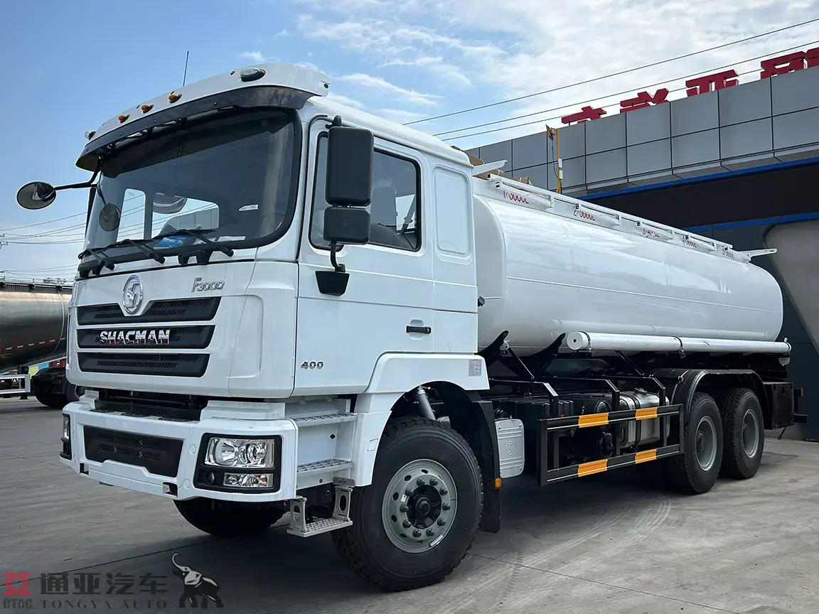Camión cisterna de combustible de 18.000 L con cinco compartimentos