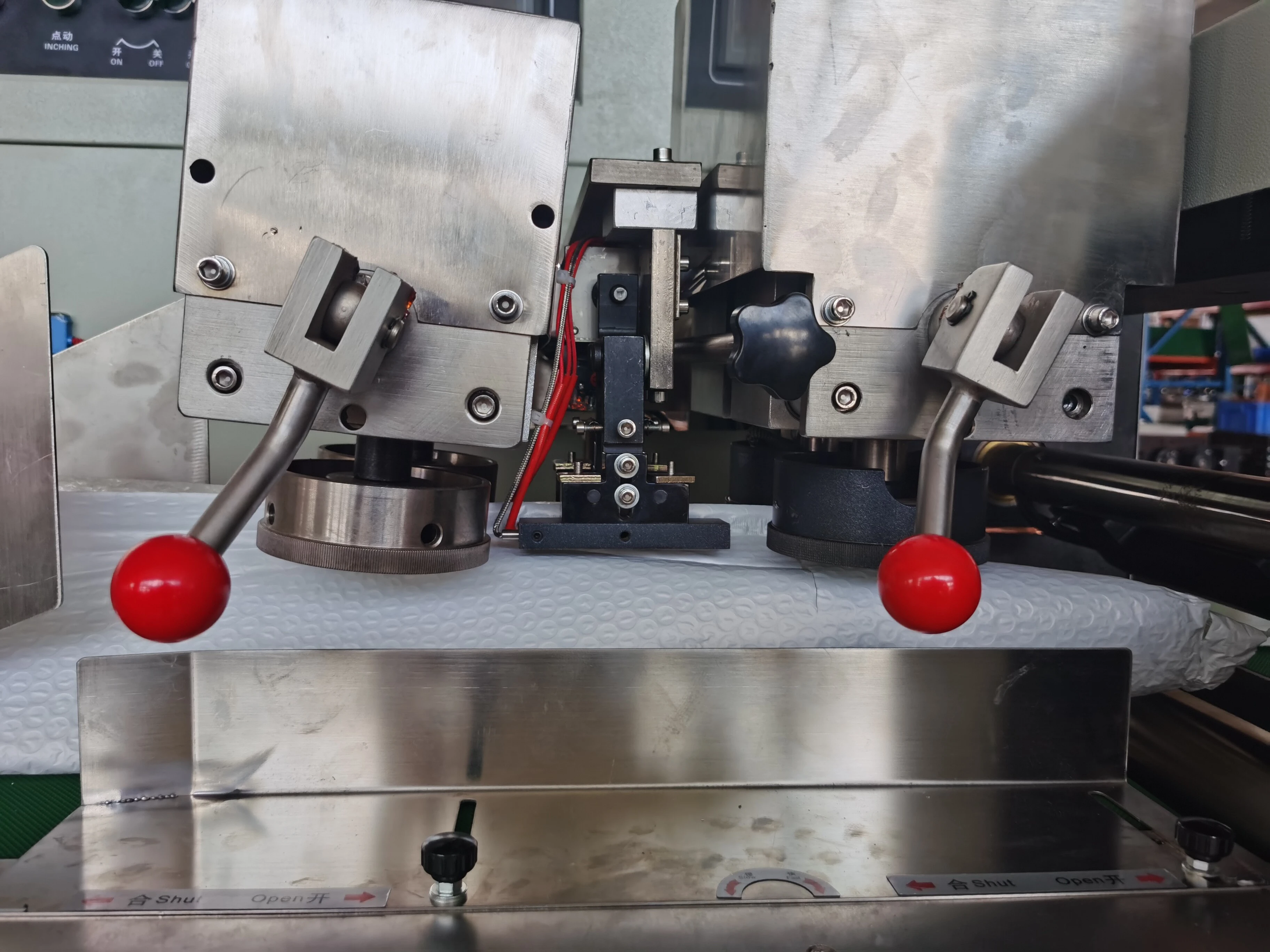 Bubble film packaging machine