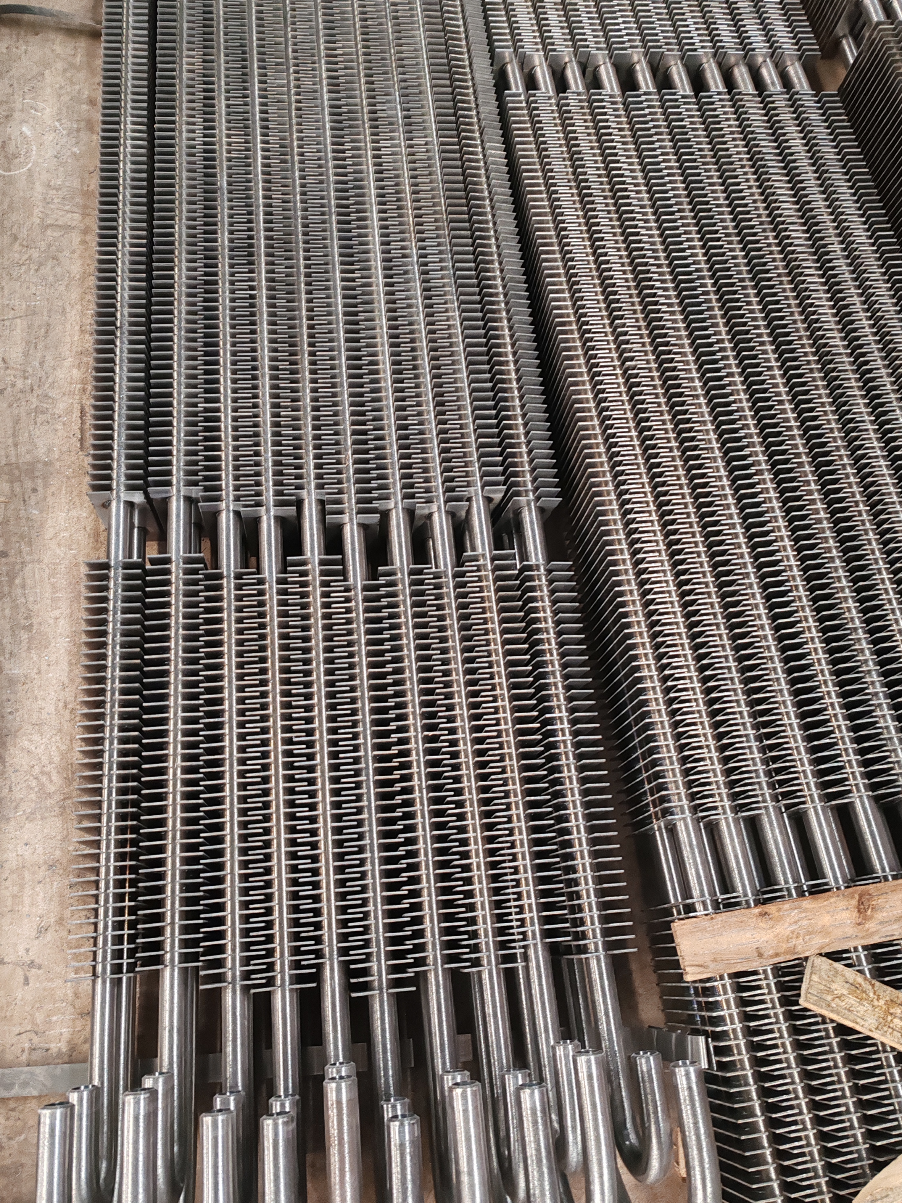 Экономайзер с оребренной трубкой H-типа