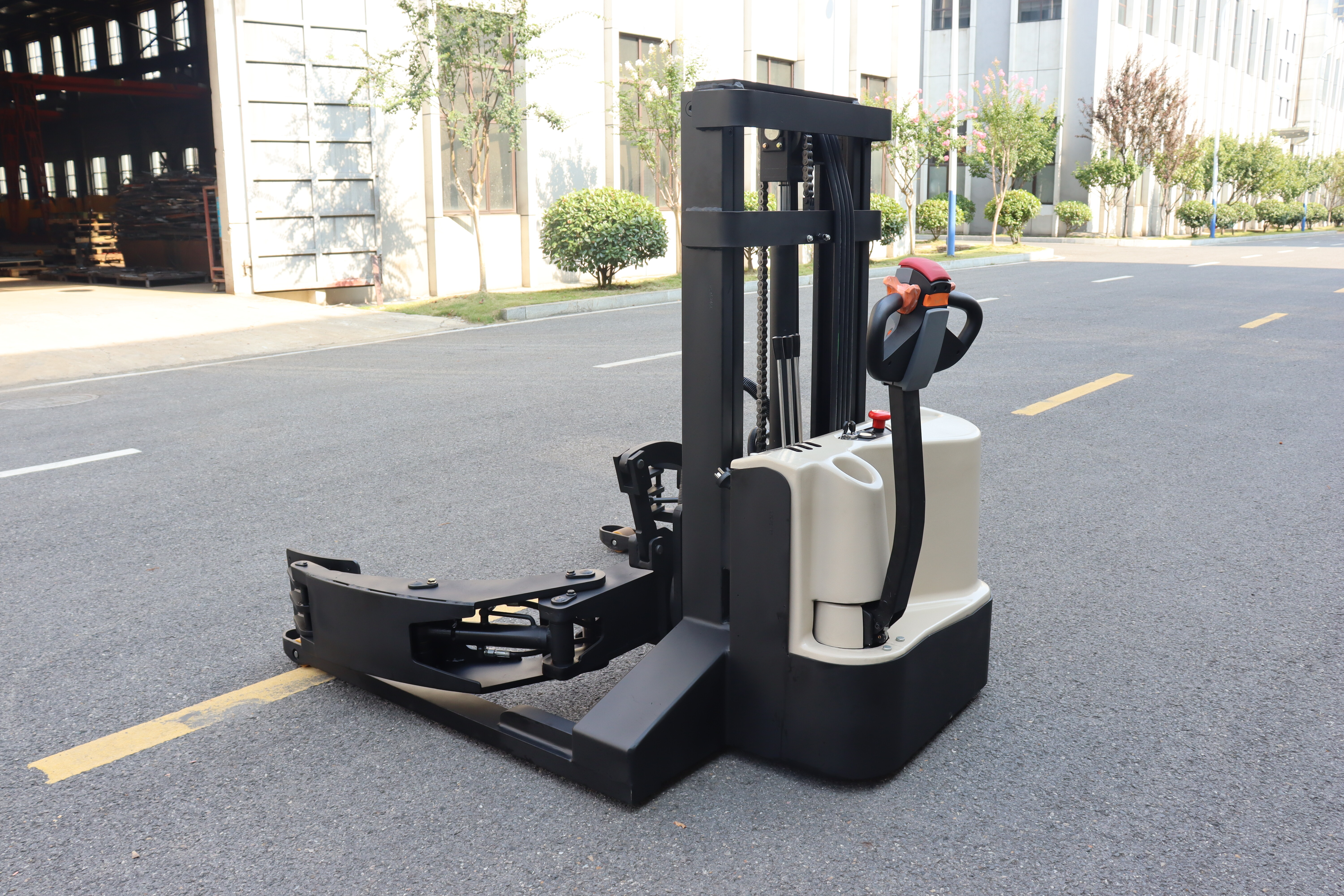 Clamp Stacker - Efficient Material Handling Solutions for Industrial Use