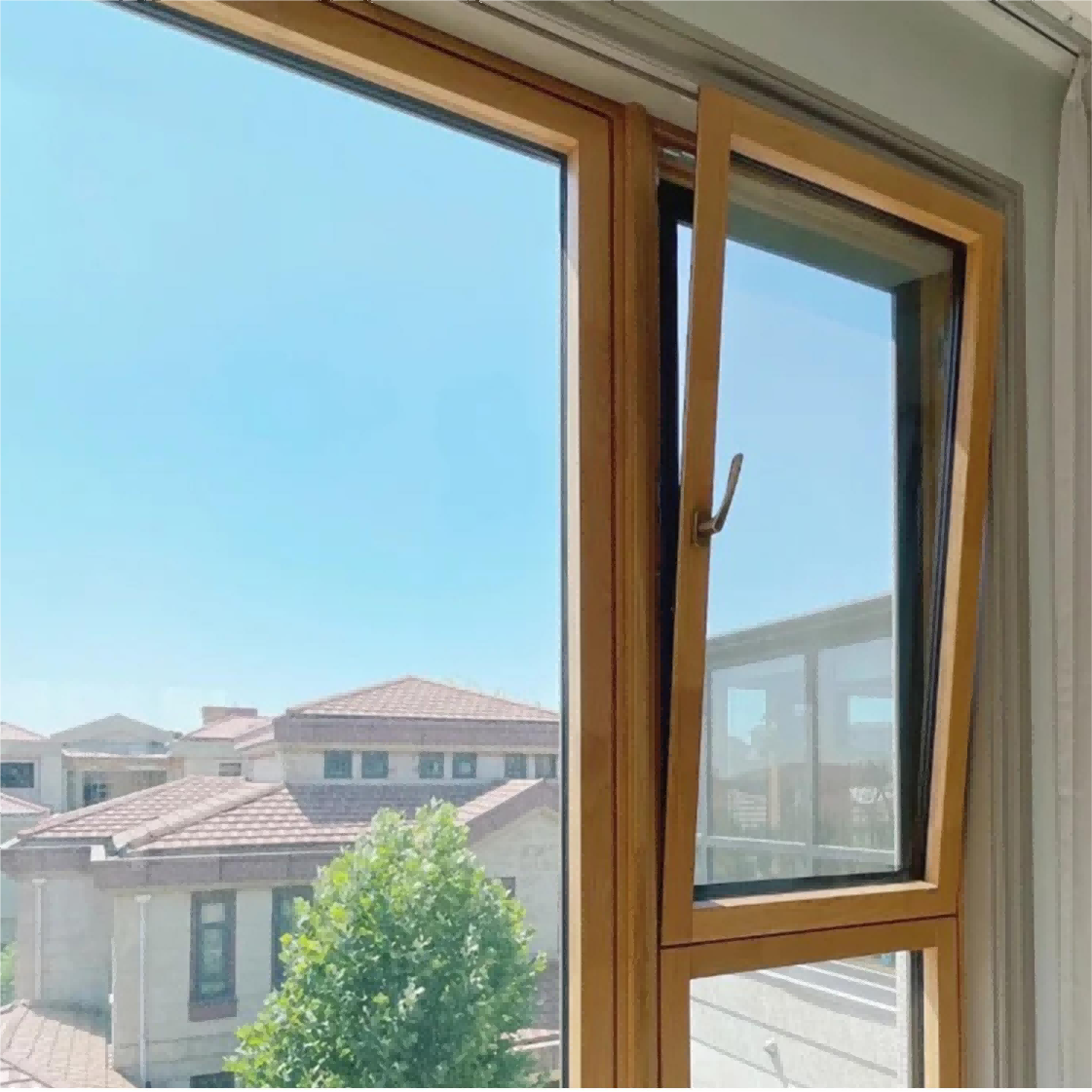 T70 uPVC/Vinyl Tilt and Turn Window