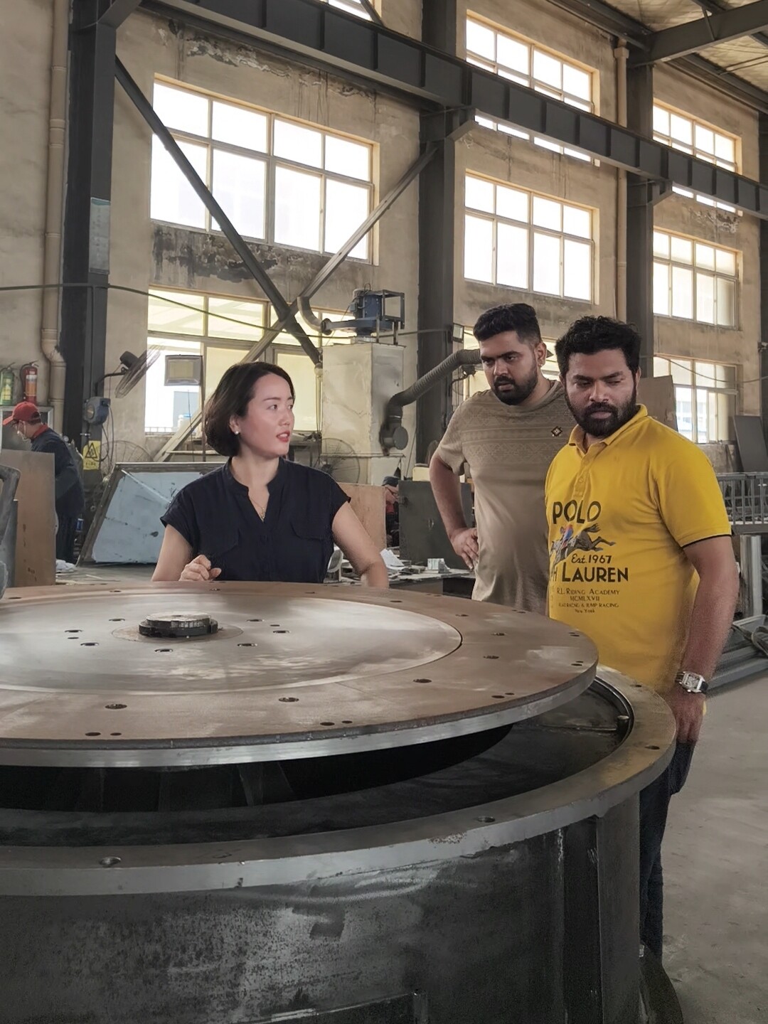 Foreign Customer Visits Qingdao Clender Machinery for Ultrafine Grinder Testing