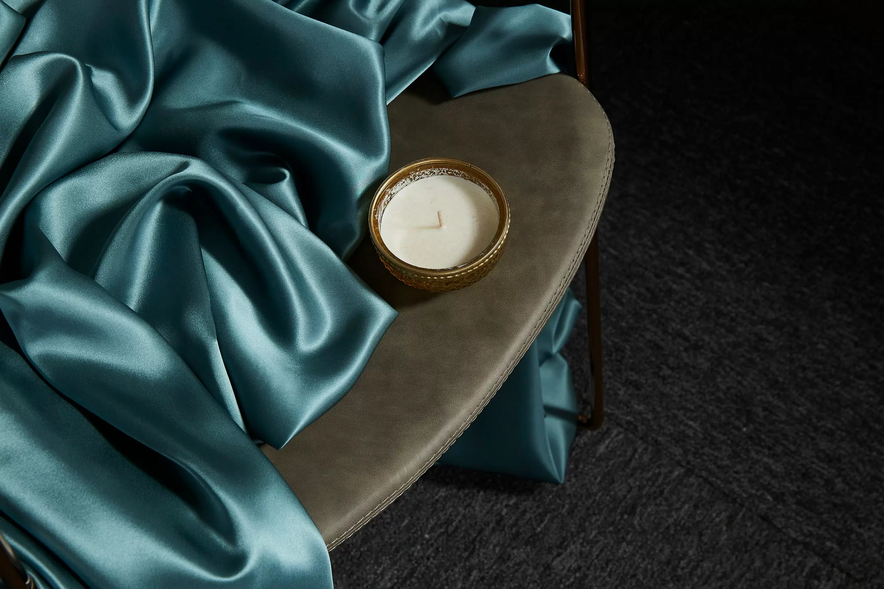 Silk dyed bedding
