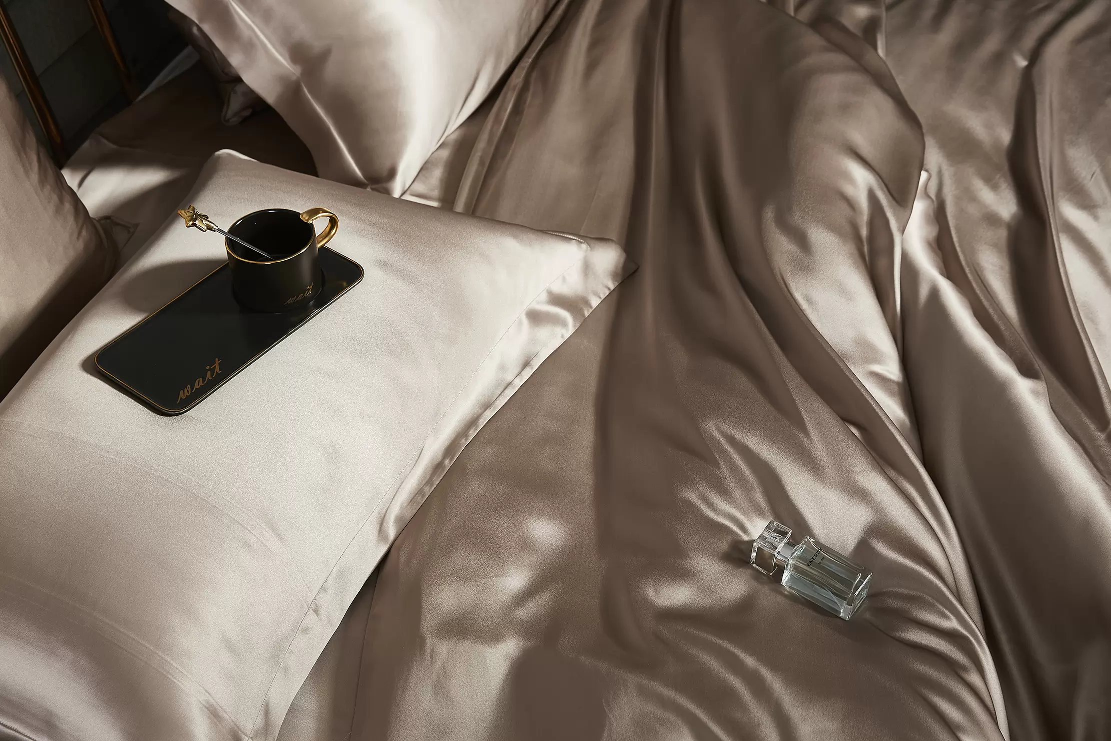 Silk dyed bedding