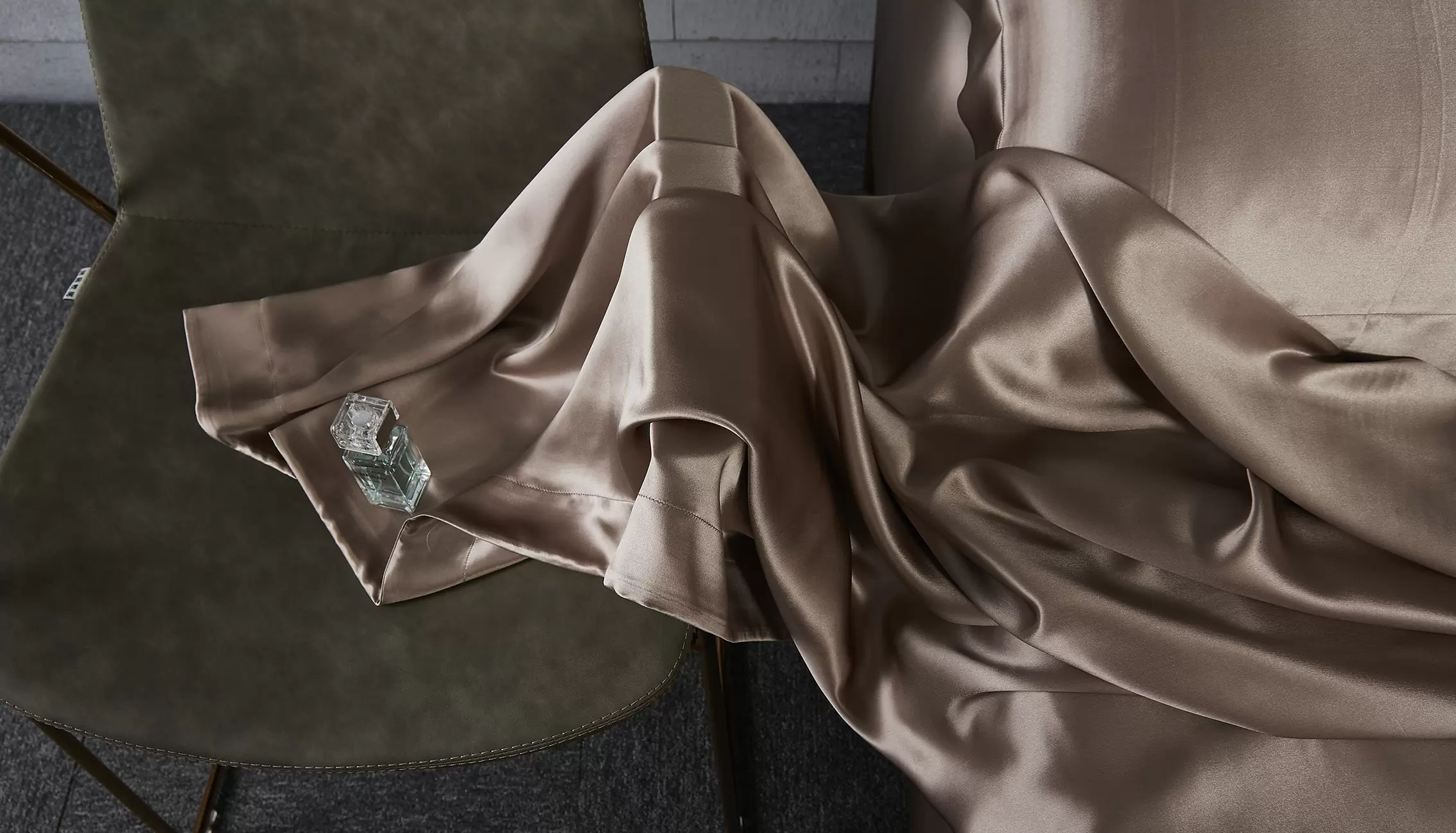 Silk dyed bedding