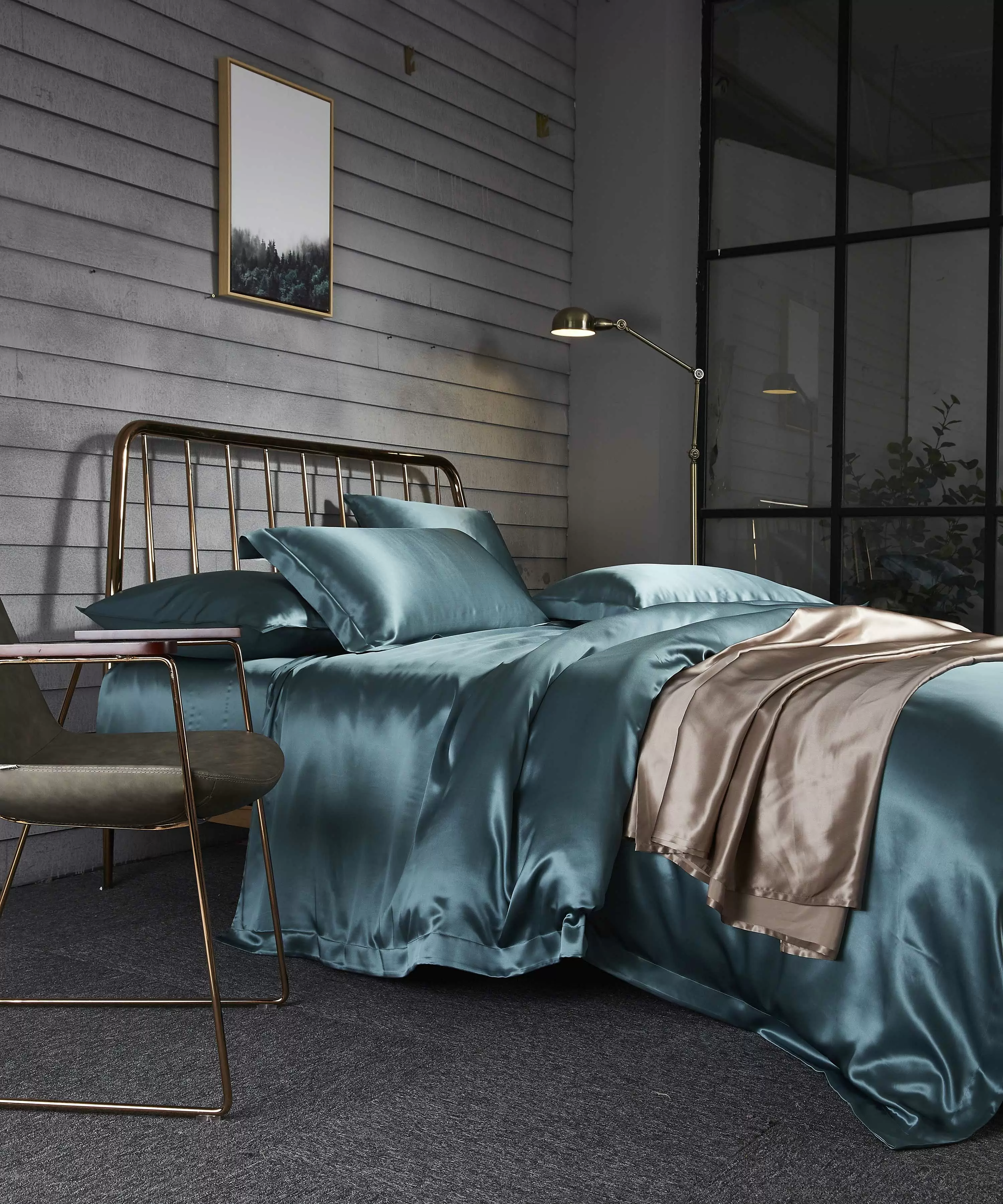 Silk dyed bedding