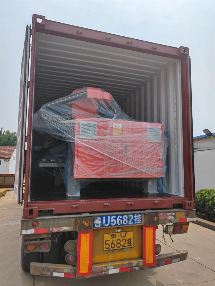 4+1 ось камнерезный мостовой станок GQ-3220BM отгружен в Румынию