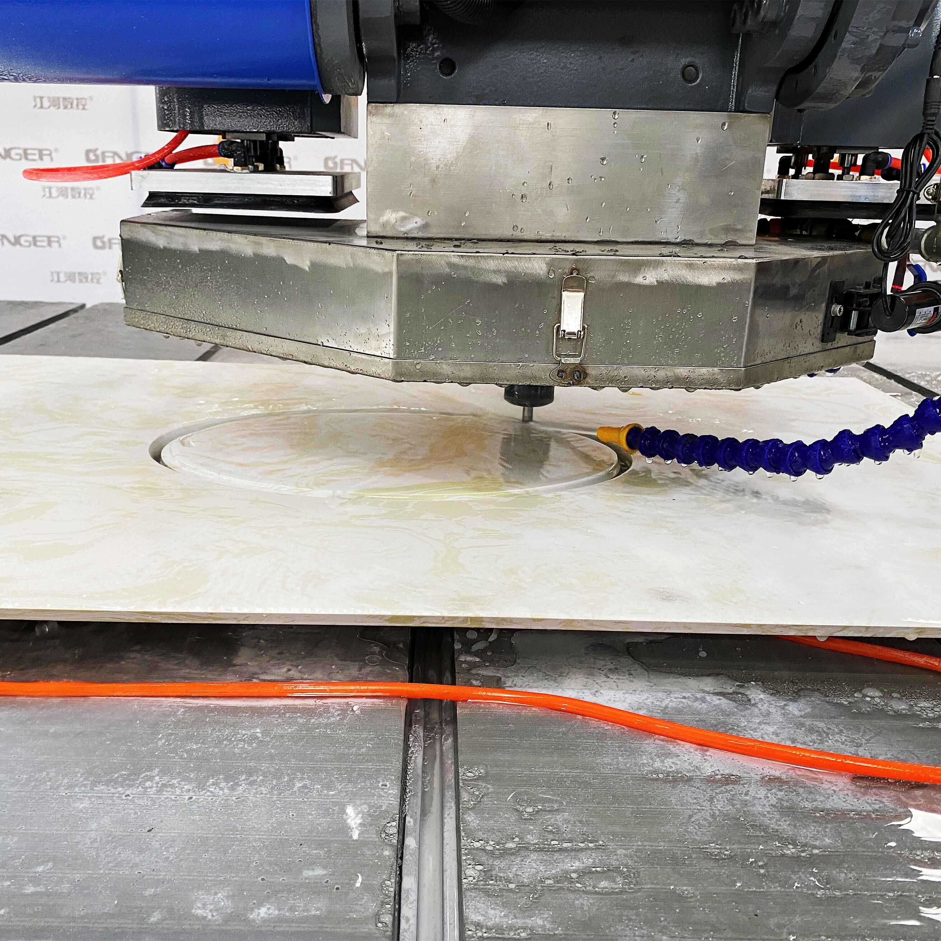 Sierra de puente de 5 ejes GQ-3220DS